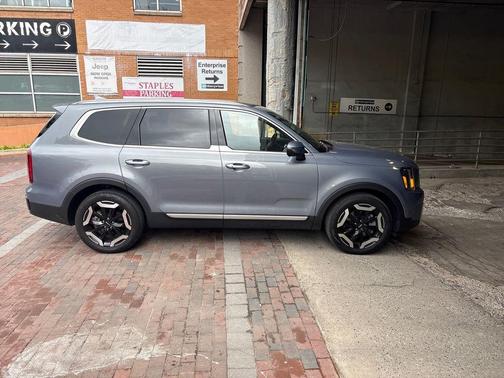 Everlasting Silver 2024 Kia Telluride S