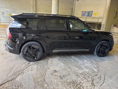 Aurora Black Pearl 2024 Kia EV9 GT-Line