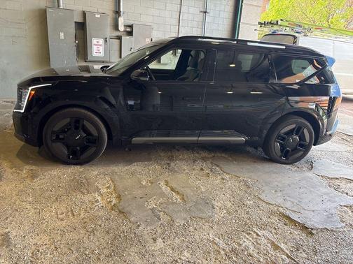 Aurora Black Pearl 2024 Kia EV9 GT-Line