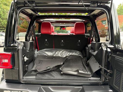 Black Clearcoat 2023 Jeep Wrangler Rubicon