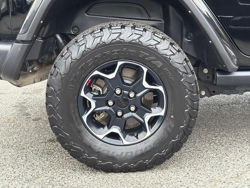 Black Clearcoat 2023 Jeep Wrangler Rubicon