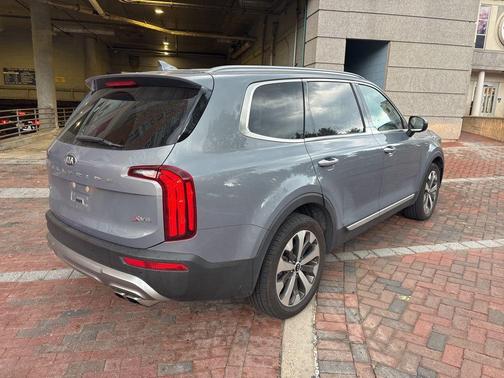 Everlasting Silver 2020 Kia Telluride S