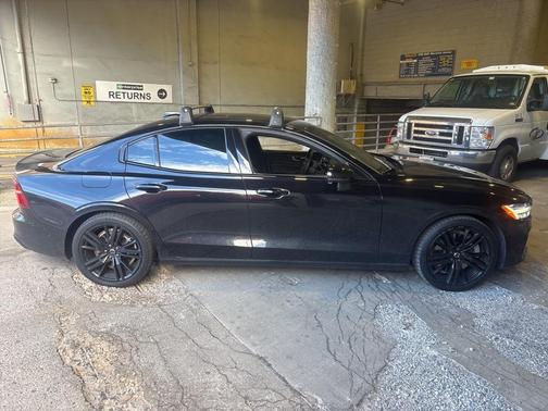 2023 Volvo S60 Recharge Plug-In Hybrid T8 Plus Black Edition