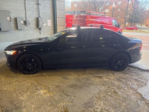 2023 Volvo S60 Recharge Plug-In Hybrid T8 Plus Black Edition