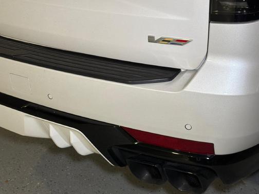 Crystal White Tri-Coat 2024 Cadillac Escalade ESV V-Series