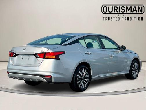 Brilliant Silver Metallic 2024 Nissan Altima 2.5 SV