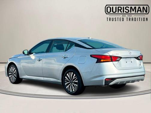 Brilliant Silver Metallic 2024 Nissan Altima 2.5 SV