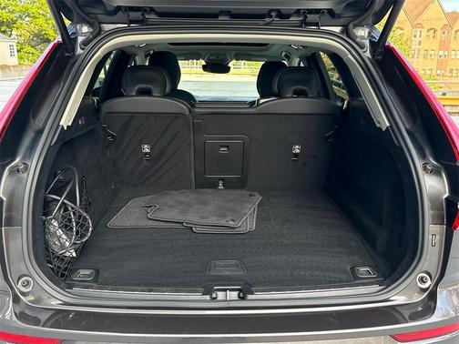 2023 Volvo XC60 Recharge Plug-In Hybrid T8 Plus Bright Theme