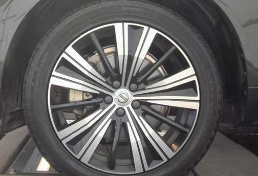 2023 Volvo XC60 Recharge Plug-In Hybrid T8 Plus Bright Theme