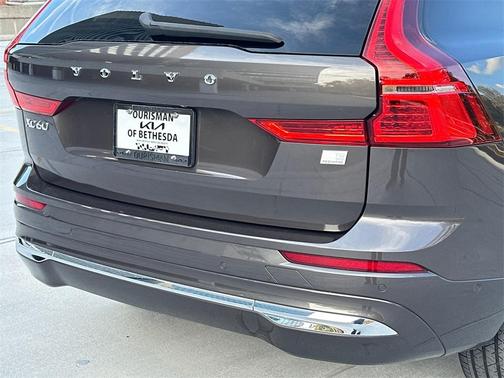 2023 Volvo XC60 Recharge Plug-In Hybrid T8 Plus Bright Theme