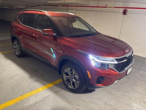 Orange 2024 Kia Seltos S