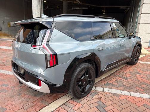 Iceberg Green 2024 Kia EV9 GT-Line