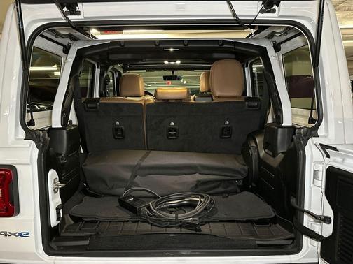 Bright White Clearcoat 2023 Jeep Wrangler 4xe Sahara