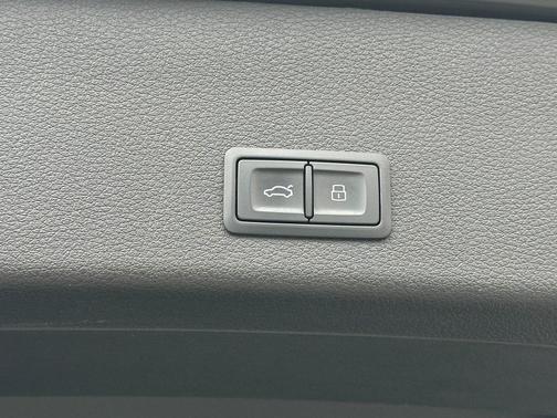 2022 Audi e-tron Premium