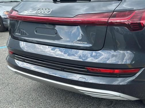 2022 Audi e-tron Premium