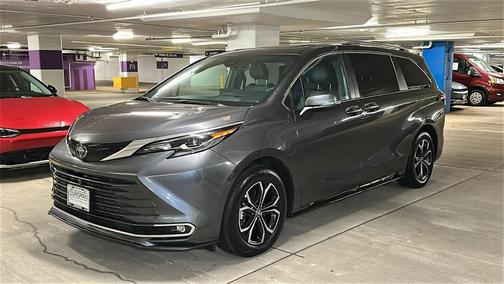 2025 Toyota Sienna Platinum 7 Passenger