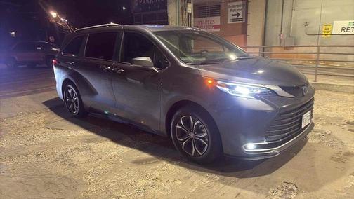 2025 Toyota Sienna Platinum 7 Passenger