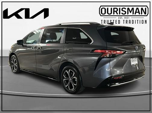 2025 Toyota Sienna Platinum 7 Passenger