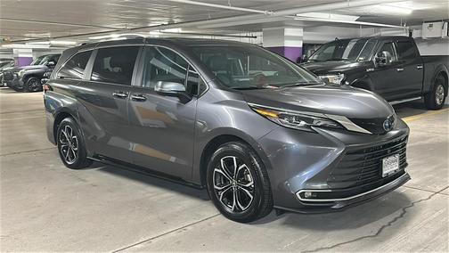 2025 Toyota Sienna Platinum 7 Passenger