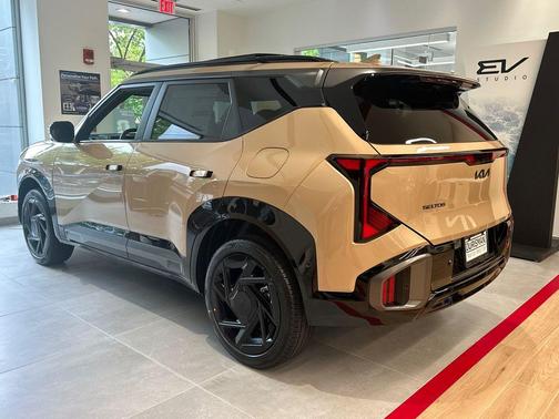 Brown 2027 Kia Seltos X-Line