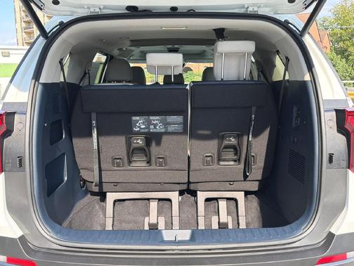 Snow White Pearl 2027 Kia Carnival SX