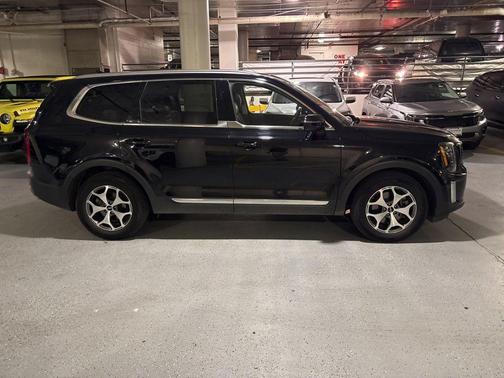 Ebony Black 2022 Kia Telluride EX