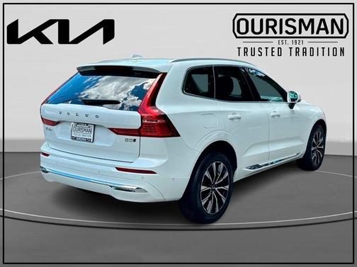 2023 Volvo XC60 B5 Plus Bright Theme