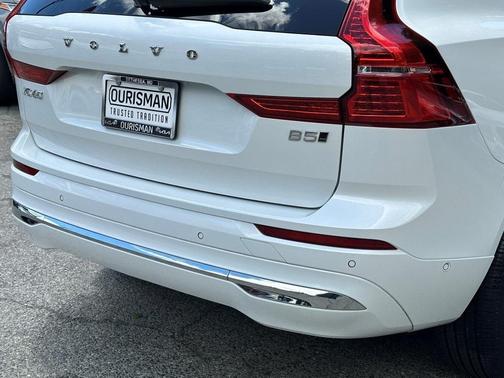 2023 Volvo XC60 B5 Plus Bright Theme
