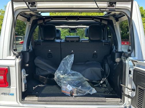 Silver Zynith Clearcoat 2024 Jeep Wrangler 4xe High Altitude