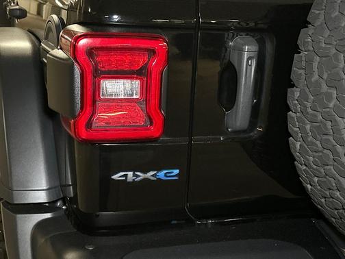 Black Clearcoat 2023 Jeep Wrangler 4xe Rubicon
