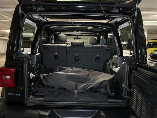 Black Clearcoat 2023 Jeep Wrangler 4xe Rubicon