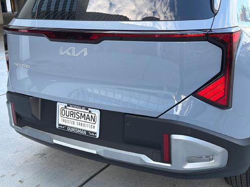 Gray 2027 Kia Seltos S