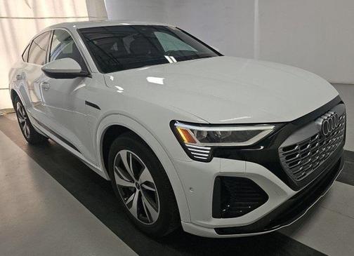2024 Audi Q8 e-tron S line Premium