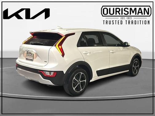 Snow White Pearl 2026 Kia Niro LX