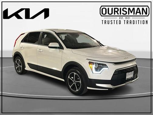 Snow White Pearl 2026 Kia Niro LX