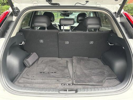 Snow White Pearl 2024 Kia Niro EV Wave