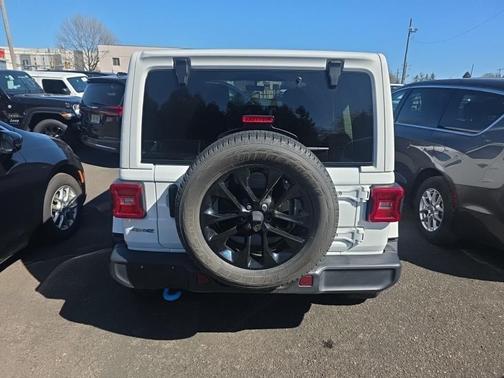 Bright White Clearcoat 2022 Jeep Wrangler Unlimited 4xe Sahara