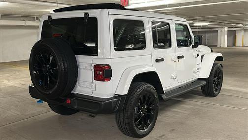 Bright White Clearcoat 2022 Jeep Wrangler Unlimited 4xe Sahara