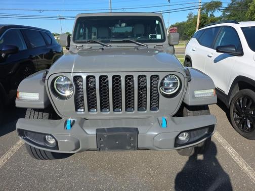 Sting Gray Clearcoat 2022 Jeep Wrangler Unlimited 4xe Sahara
