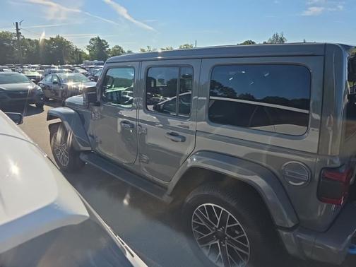 Sting Gray Clearcoat 2022 Jeep Wrangler Unlimited 4xe Sahara