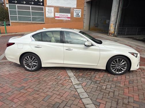 2023 INFINITI Q50 LUXE
