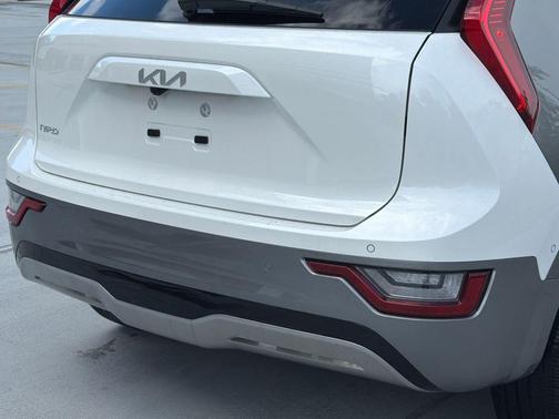 Snow White Pearl 2026 Kia Niro EV Wave