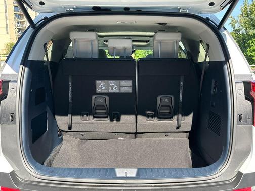 White Pearl 2026 Kia Carnival Hybrid SX