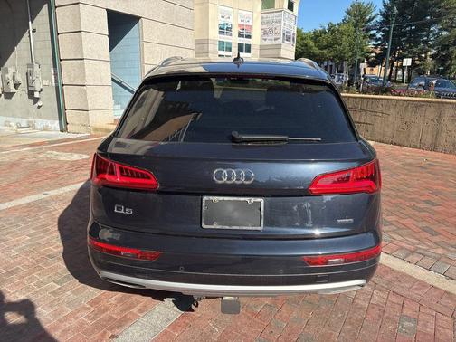 Moonlight Blue Metallic 2019 Audi Q5 2.0T Premium Plus