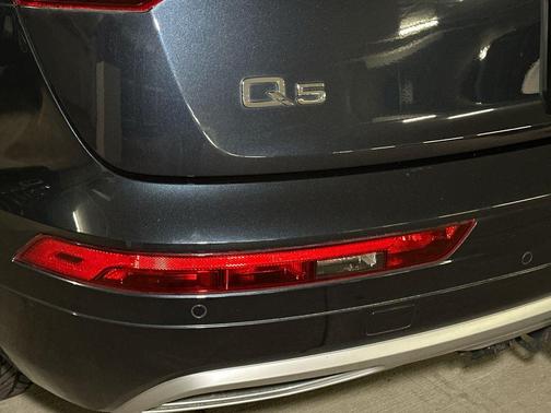 Moonlight Blue Metallic 2019 Audi Q5 2.0T Premium Plus