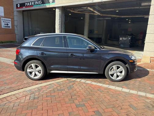 Moonlight Blue Metallic 2019 Audi Q5 2.0T Premium Plus
