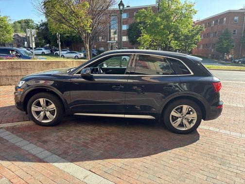 Moonlight Blue Metallic 2019 Audi Q5 2.0T Premium Plus