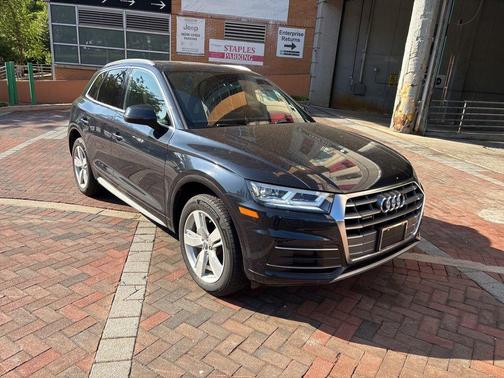 Moonlight Blue Metallic 2019 Audi Q5 2.0T Premium Plus