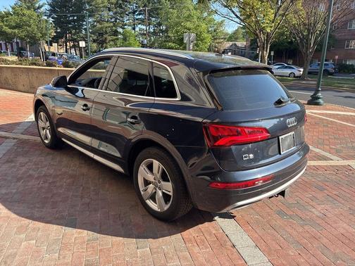 Moonlight Blue Metallic 2019 Audi Q5 2.0T Premium Plus