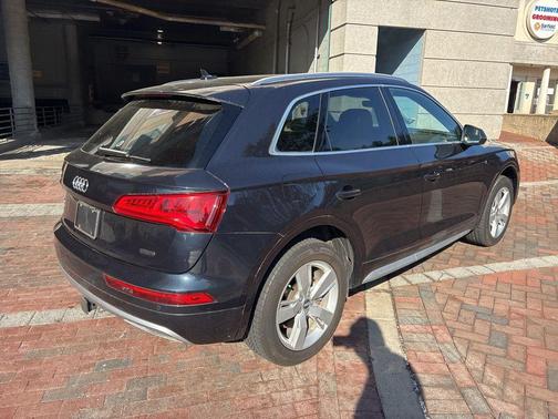 Moonlight Blue Metallic 2019 Audi Q5 2.0T Premium Plus